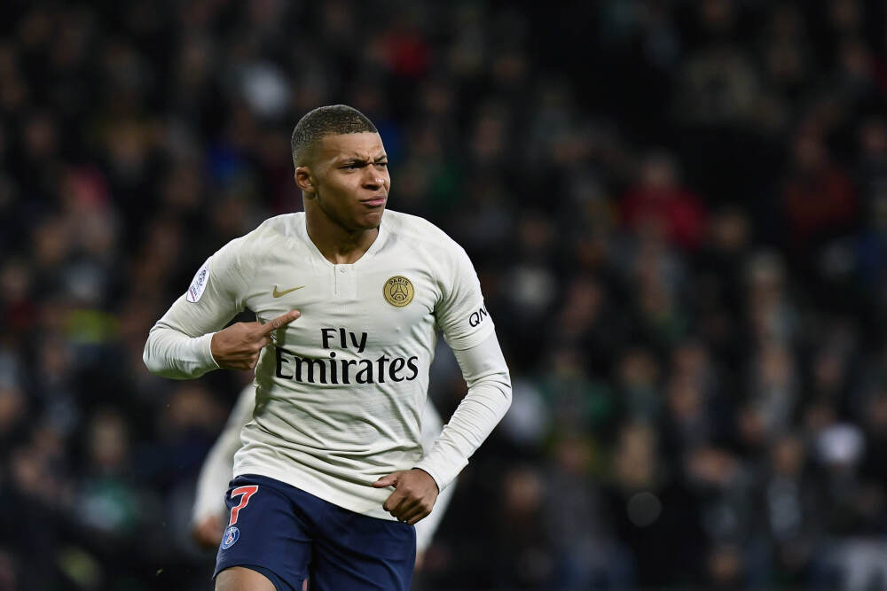 朱孝天没想到，21年前和自己在酒店激吻的李冰冰，走了一条上坡路